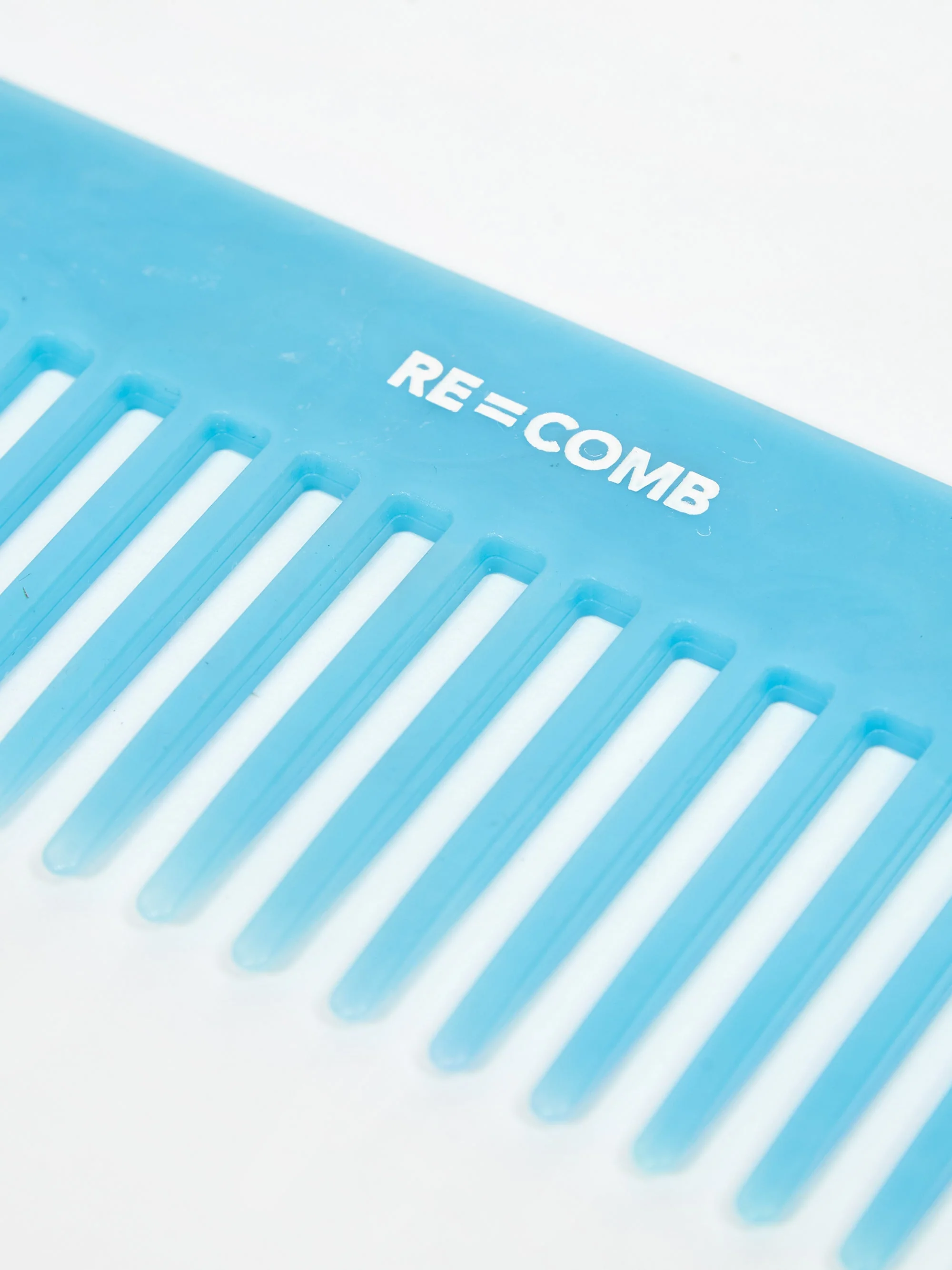 RE=COMB Recycled Plastic Hair Comb - Air - Image 3
